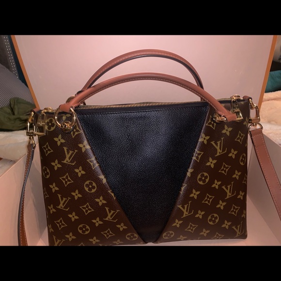 V TOTE MM Louis Vuitton - Picture 2 of 8